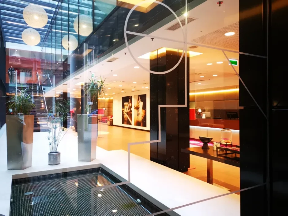 Lighting modernisation in the EXE Hotel lobby and restaurant